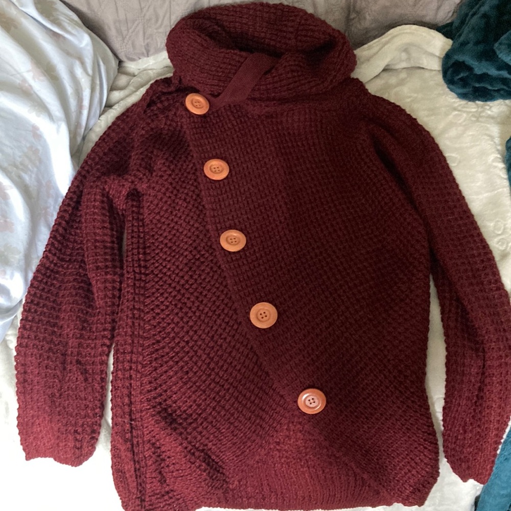 Rolled down neck sweater with side buttons